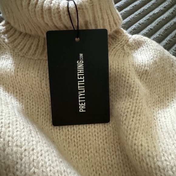 Oversized Cowl/Turtle Neck Sweater - Picture 3 of 4